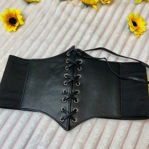 💛Corset , fits medium or small 💛